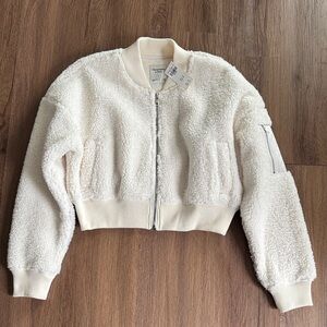 Abercrombie & Fitch NWT Women's Cream Sherpa Cropped Bomber